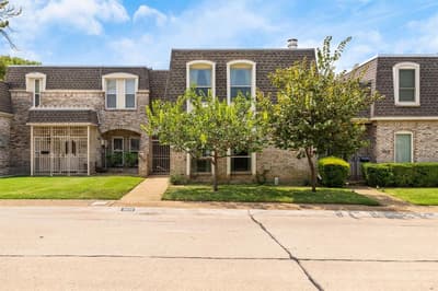 3020 Stonehenge Lane, Carrollton TX 75006