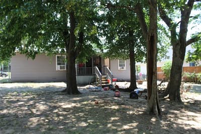 310 S Santa Fe Street, Wolfe City TX 75496 - Photo 2
