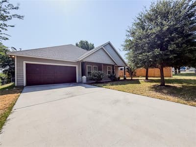 402 N Trinity Street, Decatur TX 76234