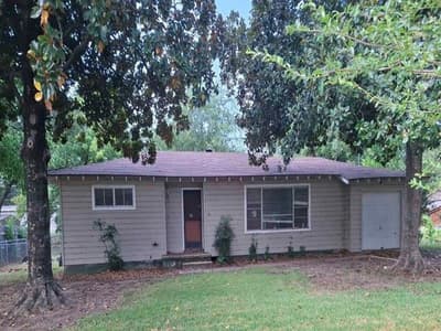 1100 Poe Street, Azle TX 76020