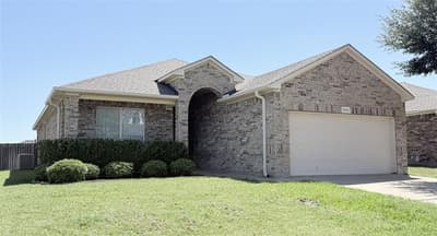 7901 Roswell Court, Arlington TX 76002 - Photo 2