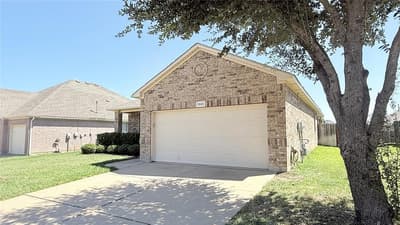 7901 Roswell Court, Arlington TX 76002 - Photo 3