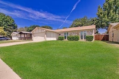 223 Countryside Drive, Arlington TX 76014 - Photo 2