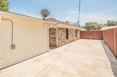 8429 Stephanie Drive, North Richland Hills TX 76182 - Photo 3