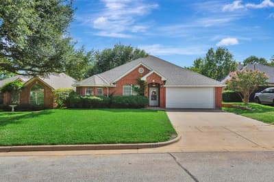 2214 New Mill Lane, Arlington TX 76012