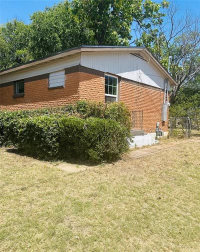 1355 Glen Garden Drive, Fort Worth TX 76104 - Photo 2