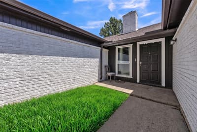 3813 Lynbrook Lane, Arlington TX 76015 - Photo 2
