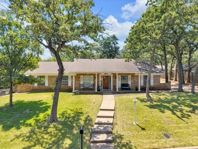 207 Walnut Way, Euless TX 76039