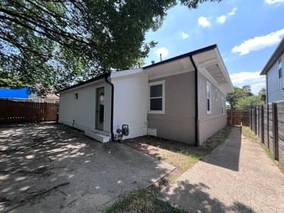 710 S Glasgow Drive, Dallas TX 75223 - Photo 2