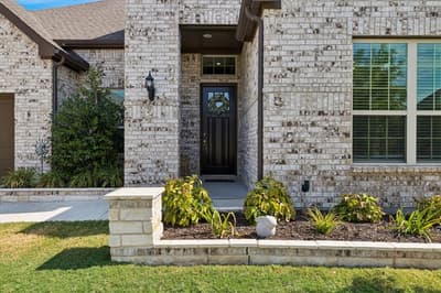 1709 Hamlet Drive, Fort Worth TX 76052 - Photo 2