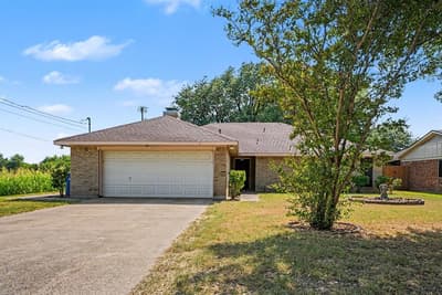 407 Lumpkin Drive, Ennis TX 75119
