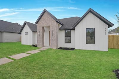 1636 W Wintergreen Road, Lancaster TX 75134 - Photo 4