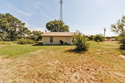 304 Missouri Street, Bowie TX 76230 - Photo 2