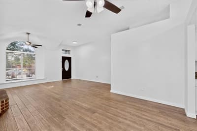 5205 Livermore Drive, Arlington TX 76017 - Photo 5