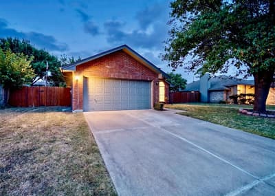 5205 Livermore Drive, Arlington TX 76017 - Photo 4
