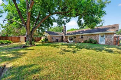 901 Lake Charles Avenue, Fort Worth TX 76103 - Photo 2