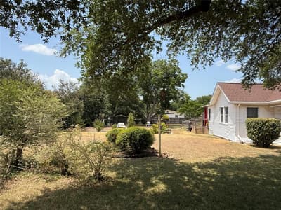 2233 Park Lake Drive, Waco TX 76708 - Photo 2