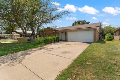 1825 Avenue B, Grand Prairie TX 75051 - Photo 3