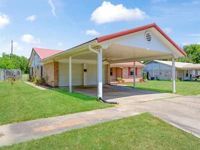 108 W Cunningham Street, Bonham TX 75418 - Photo 2