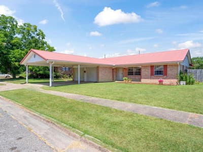 108 W Cunningham Street, Bonham TX 75418