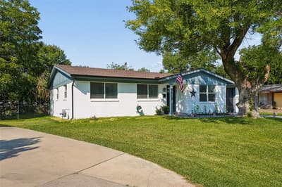 2818 Lowell Drive, Irving TX 75062 - Photo 2