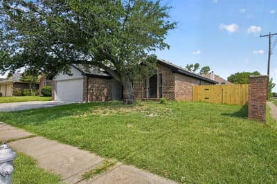 6057 Hillglen Drive, Watauga TX 76148 - Photo 2