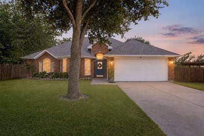 301 Carriage Lane, Saginaw TX 76179 - Photo 2