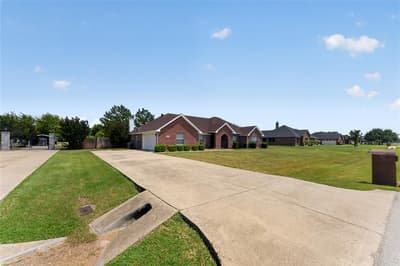 10257 E Rancho Diego Lane, Fort Worth TX 76036 - Photo 2