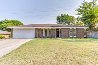 332 W Hallmark Drive, Fort Worth TX 76134 - Photo 2