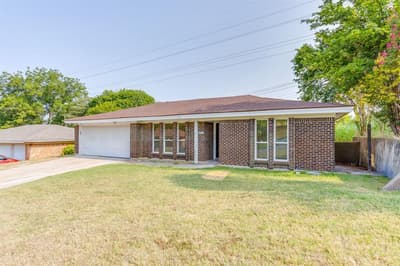 332 W Hallmark Drive, Fort Worth TX 76134 - Photo 3