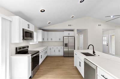 1212 Stevens Ridge Drive, Dallas TX 75211 - Photo 2