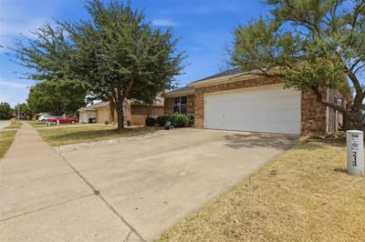 213 Sardius Boulevard, Granbury TX 76049 - Photo 2