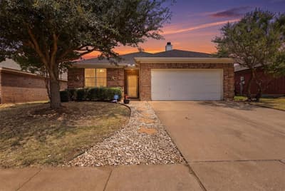 213 Sardius Boulevard, Granbury TX 76049