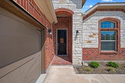 1303 Deer Hollow Drive, Arlington TX 76002 - Photo 3