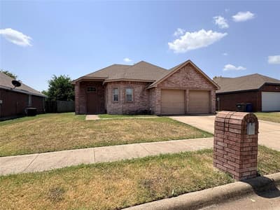 304 W Glen Meadow Drive, Glenn Heights TX 75154
