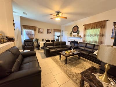 304 W Glen Meadow Drive, Glenn Heights TX 75154 - Photo 4
