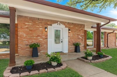 1815 Lakemont Drive, Arlington TX 76013 - Photo 2