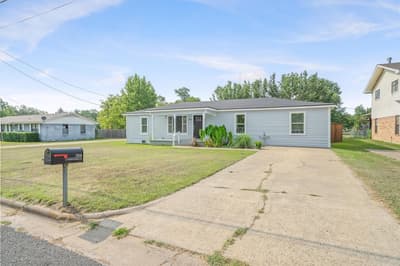 504 E Pennsylvania Avenue, Van TX 75790