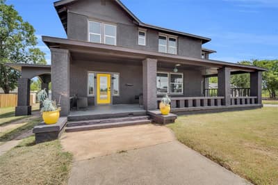805 E Wise Street, Bowie TX 76230 - Photo 2
