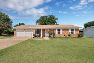 825 E Prairie View Road, Crowley TX 76036