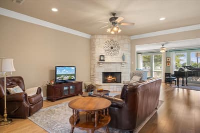2101 W Emerald Bend Court, Granbury TX 76049 - Photo 3