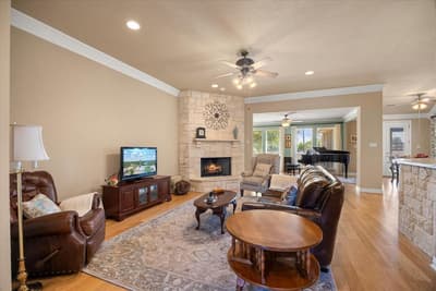 2101 W Emerald Bend Court, Granbury TX 76049 - Photo 5