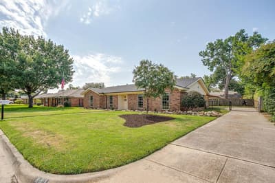 441 W Pleasantview Drive, Hurst TX 76054 - Photo 2