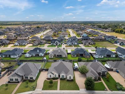 717 Wintergreen Drive, Hewitt TX 76643 - Photo 2