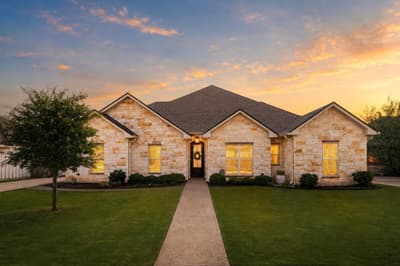 717 Wintergreen Drive, Hewitt TX 76643