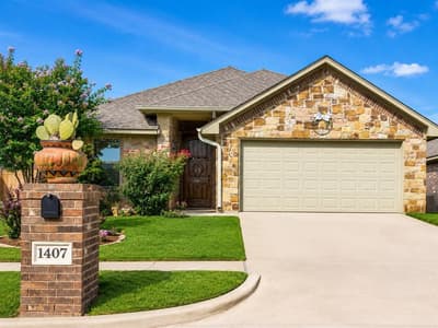 1407 Lauren Lane, Granbury TX 76048