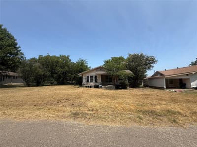 204 W Maple Street, Whitewright TX 75491 - Photo 3