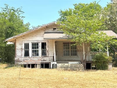 204 W Maple Street, Whitewright TX 75491