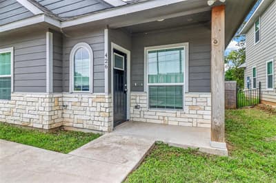 426 W Coffin Street, Denison TX 75020 - Photo 2