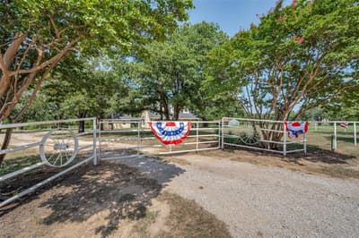 229 Quail Run Road, Valley View TX 76272 - Photo 3